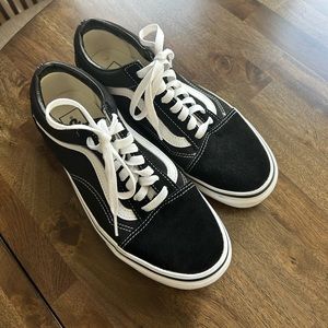 Vans Old Skool Shoe - black and white